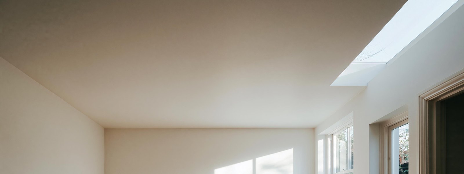 Empty room seen from below with a flat white ceiling